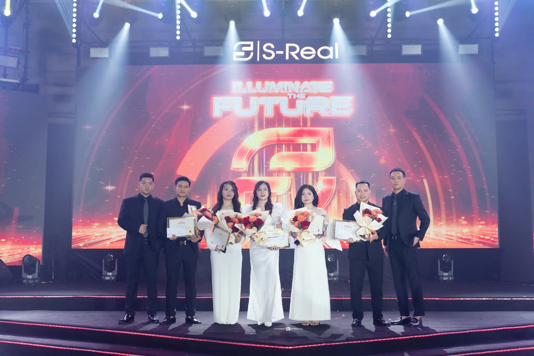 YEP S-Real Việt Nam 2025 - Đêm Hội Của Những Vì Tinh Tú 2 YEP S Real Viet Nam 2025 ca nhan but pha